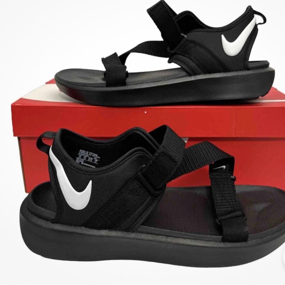 Nike Vista women Sandal in Black and White sz 8 new in box